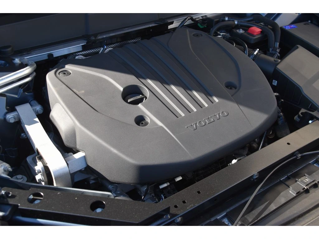 2026 Volvo - image 25