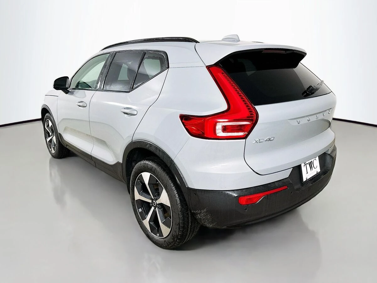 2026 Volvo XC40 Plus - Photo 7