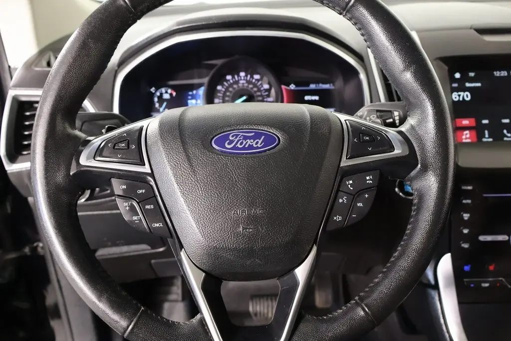 2018 Ford Edge Titanium photo 3
