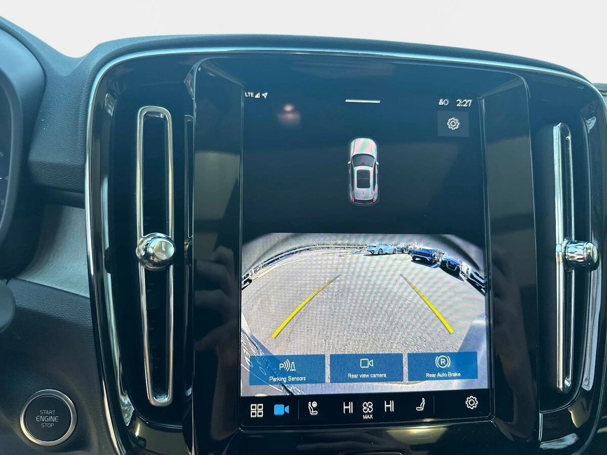 2025 Volvo - image 22