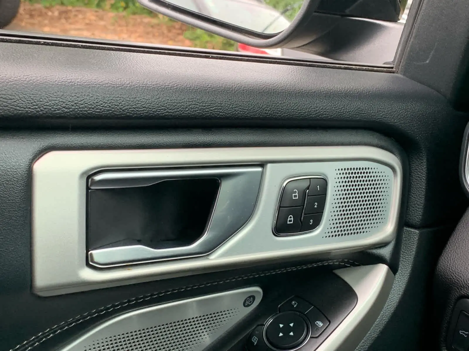 2022 Ford Explorer Limited photo 21