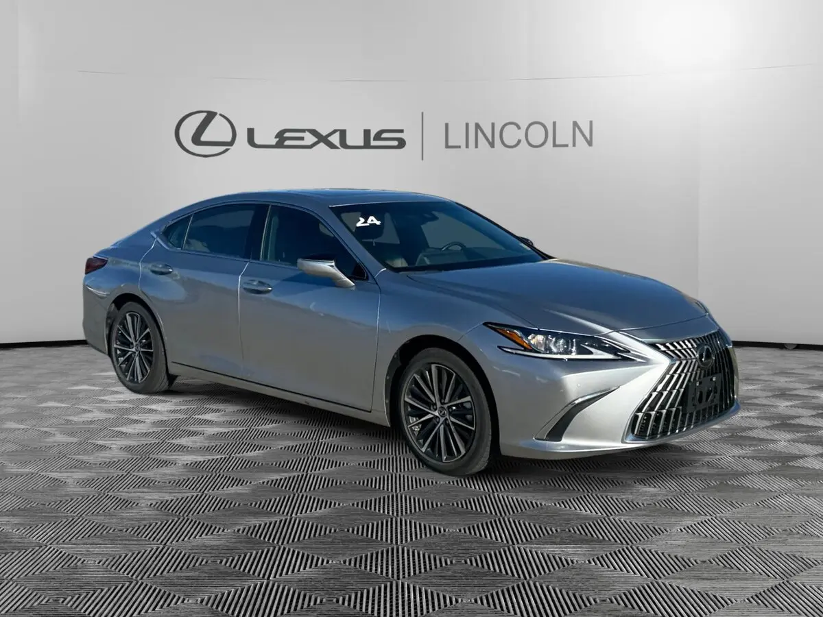 2024 Lexus ES 350's photo