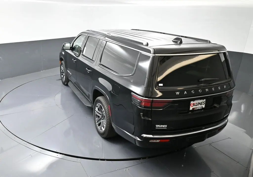 2023 Jeep Wagoneer L Series II photo 14