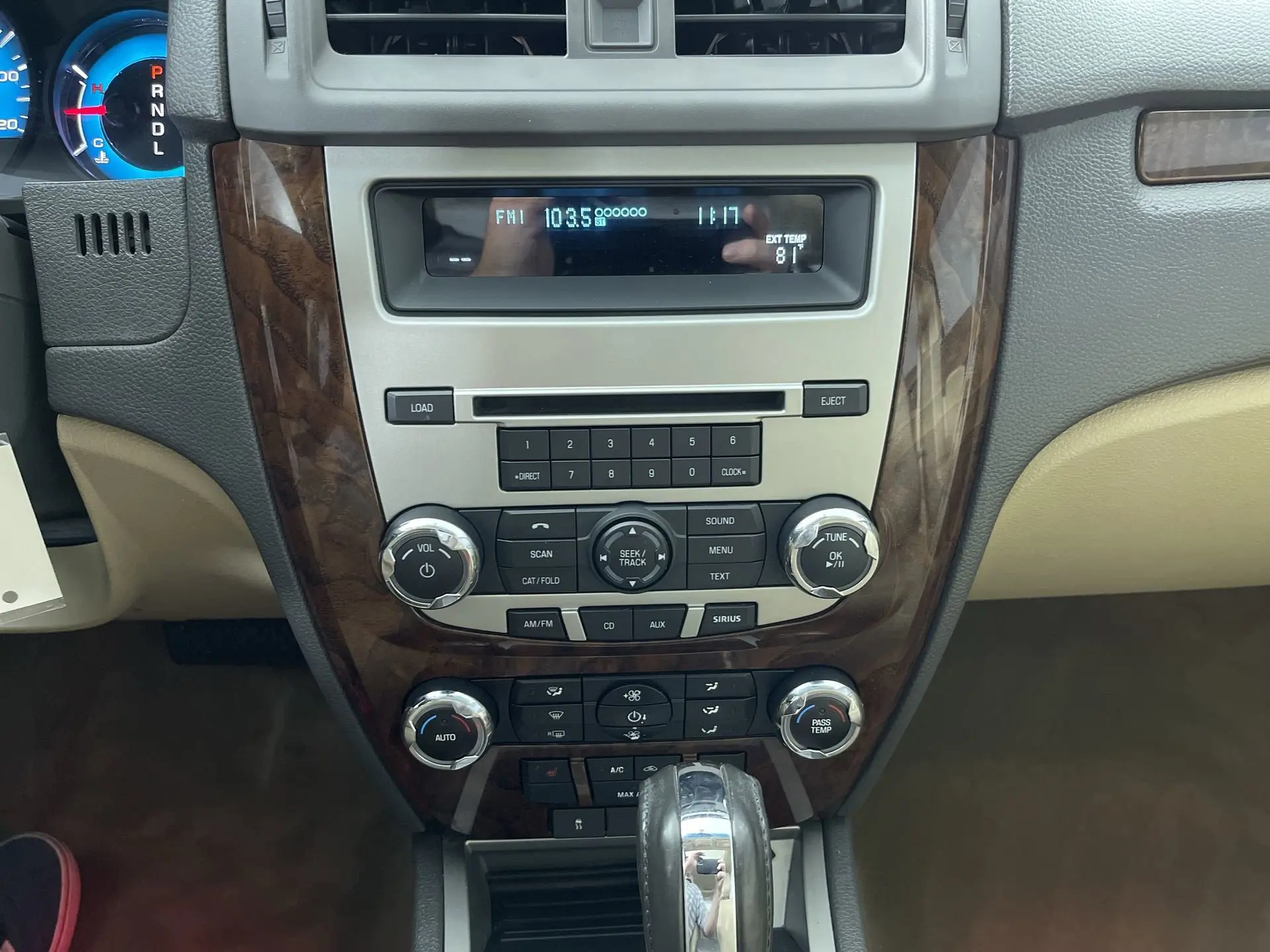 2010 Ford Fusion SEL photo 12