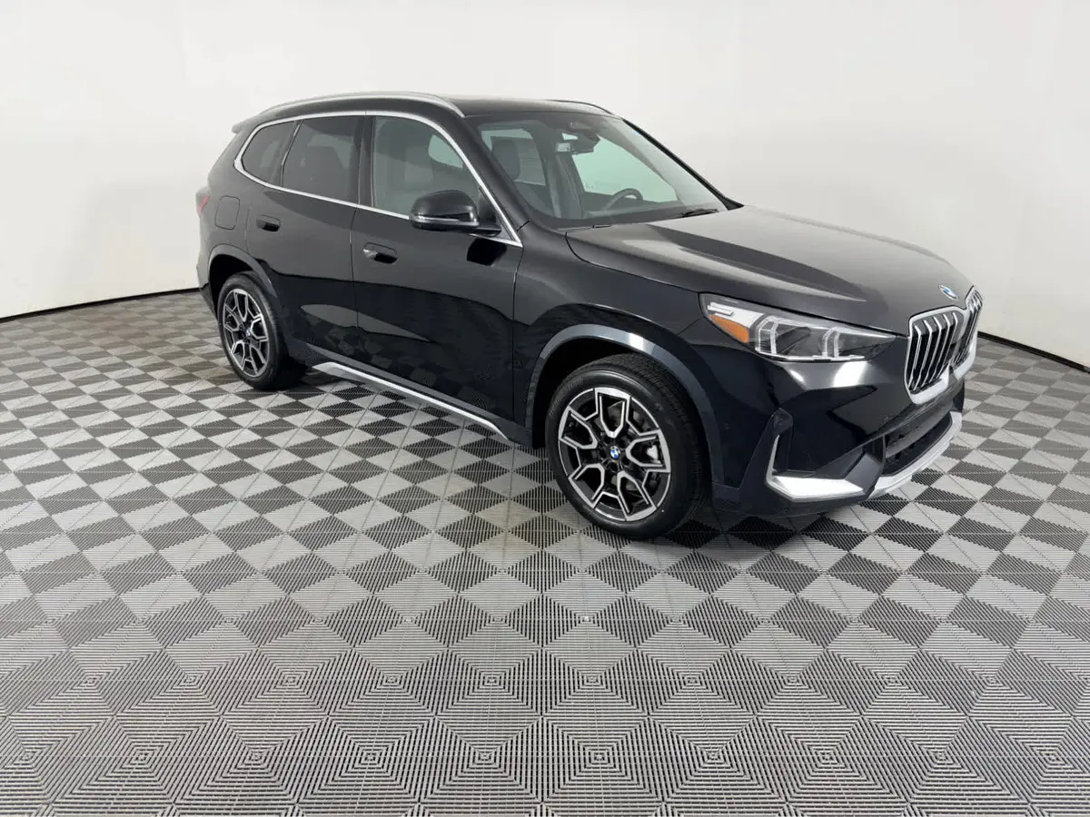 2026 BMW X1 28i's photo