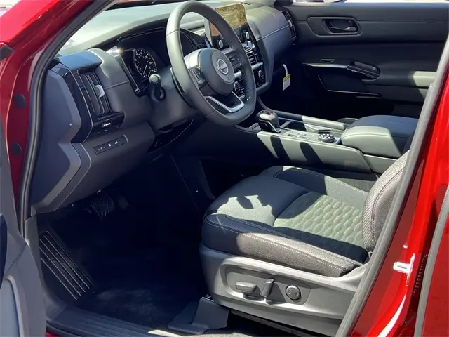2025 Nissan Pathfinder SV photo 10