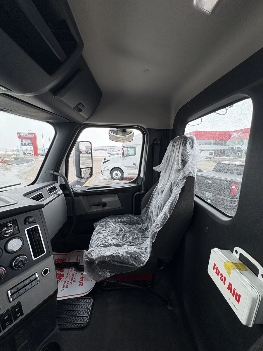 2021 Freightliner Cascadia - image 12
