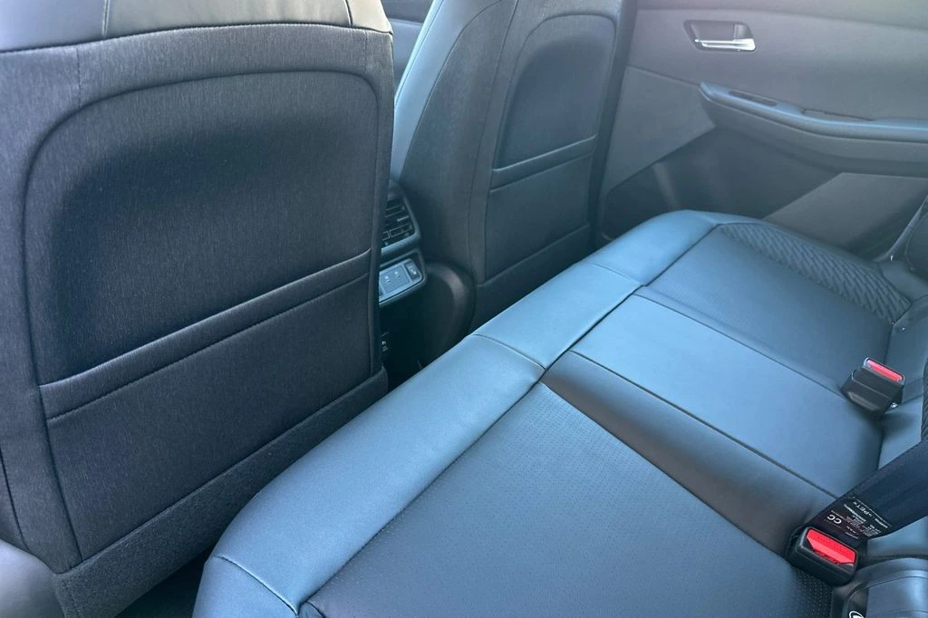 2026 Nissan LEAF Platinum+ - Photo 12