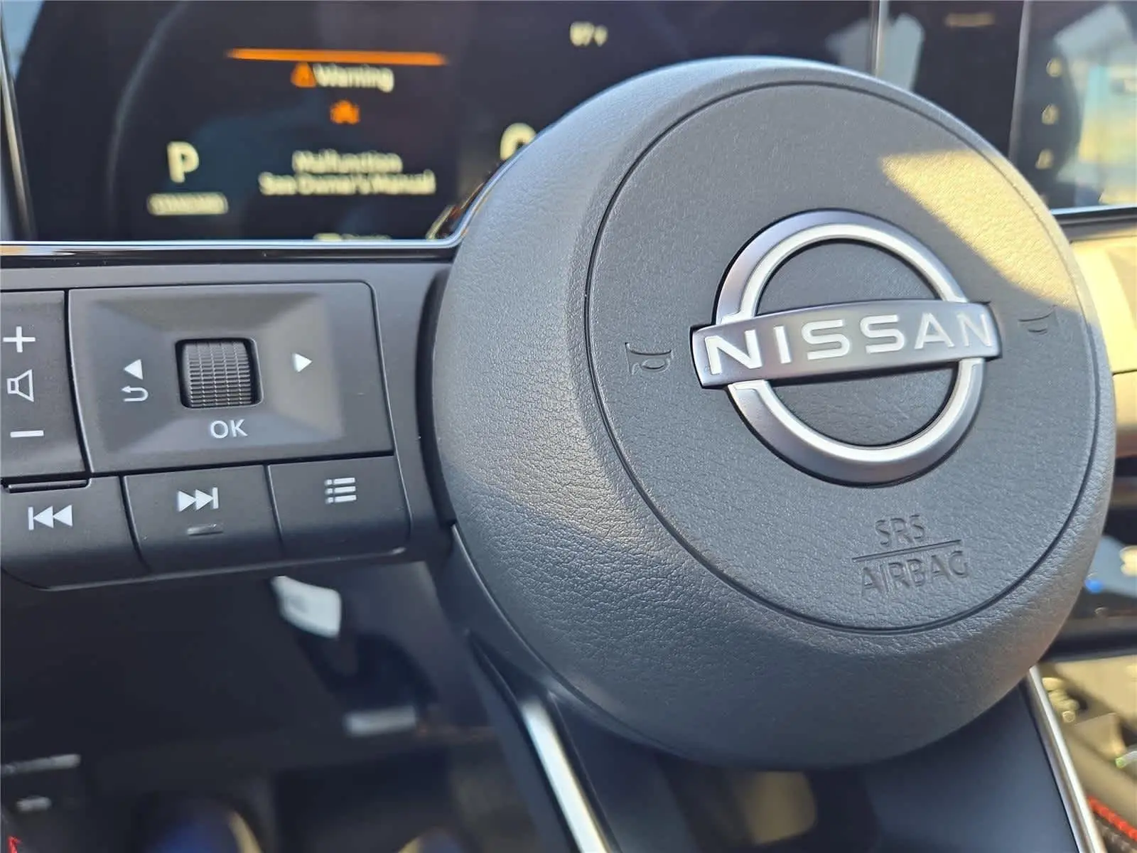 2025 Nissan Kicks SR photo 8