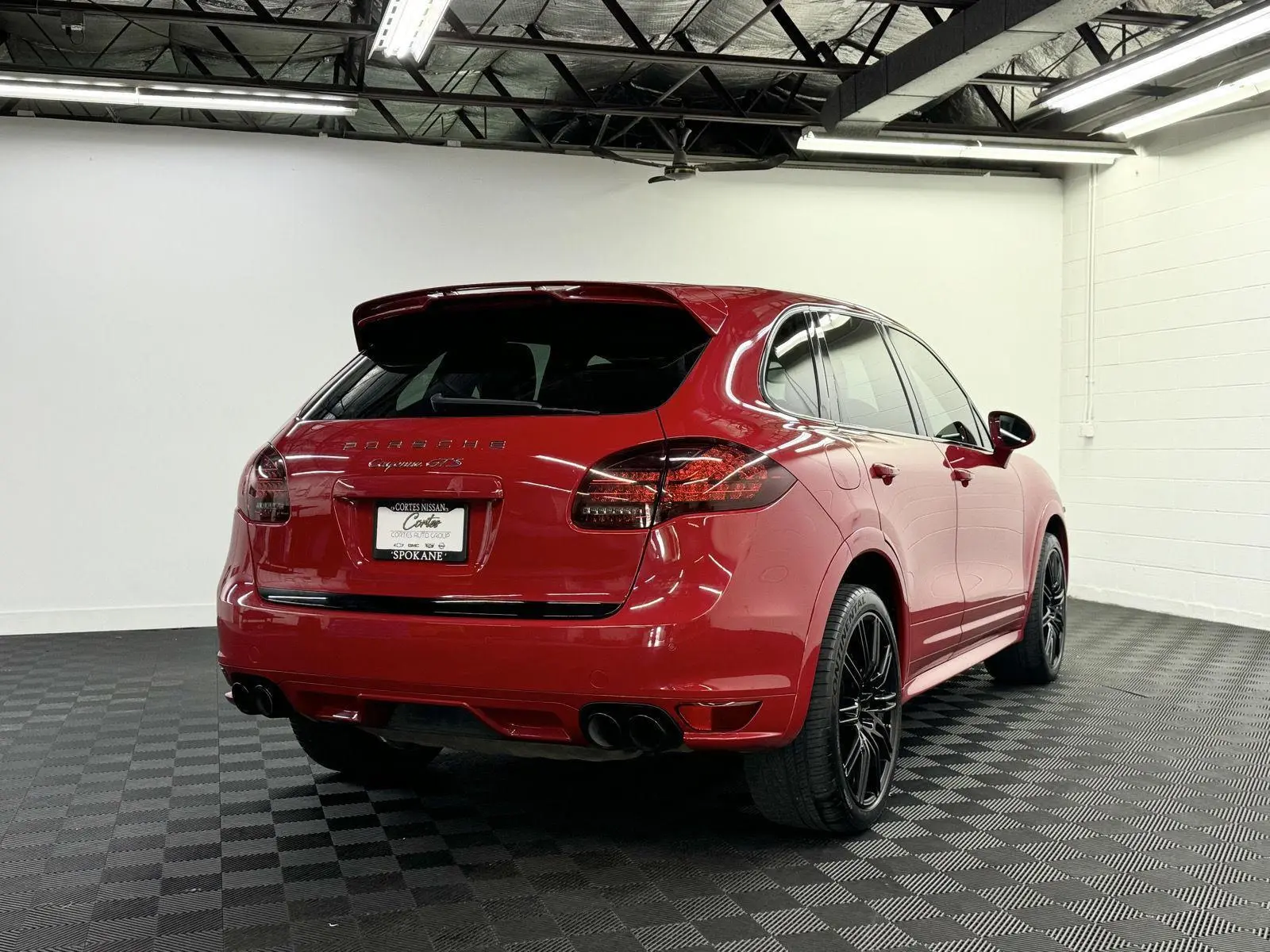 2013 Porsche Cayenne GTS photo 2