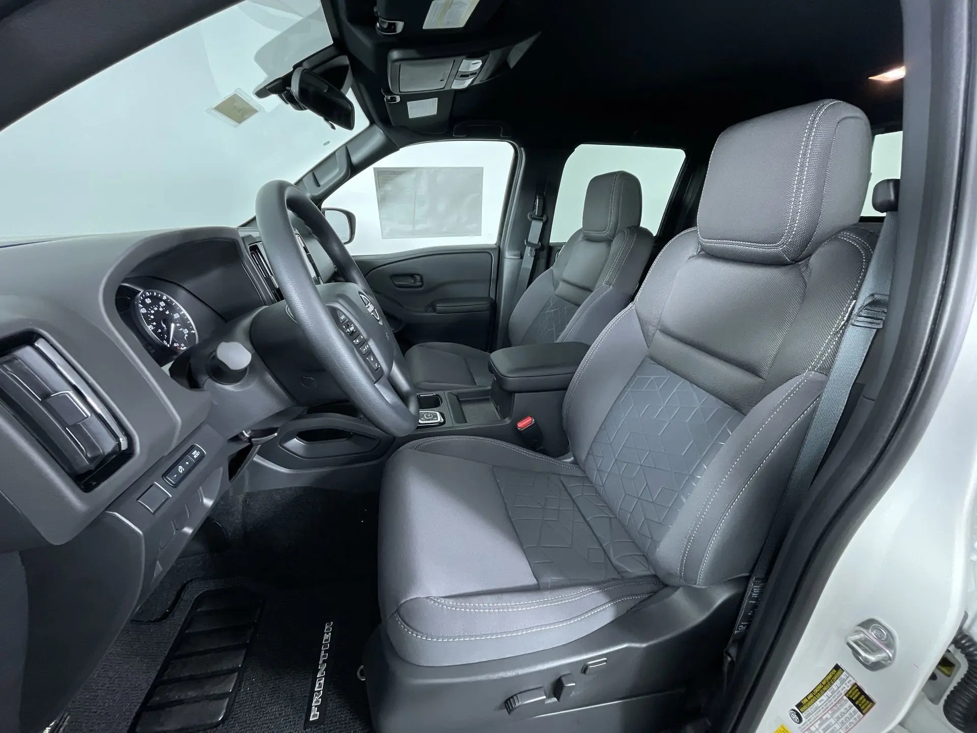 2026 Nissan Frontier Crew Cab SV photo 11
