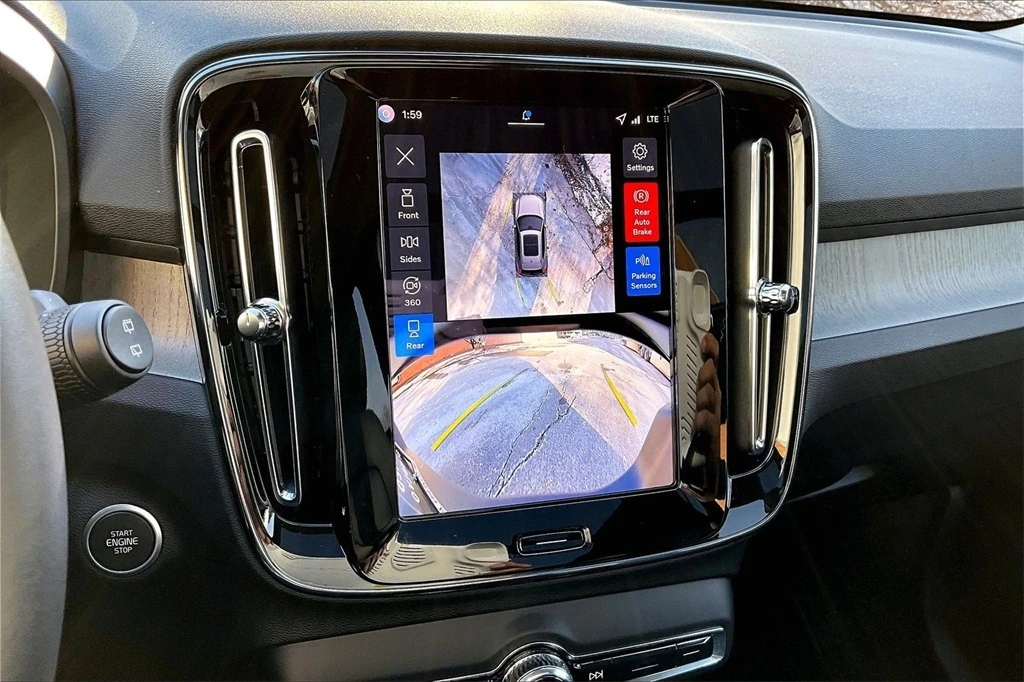 2026 Volvo - image 13