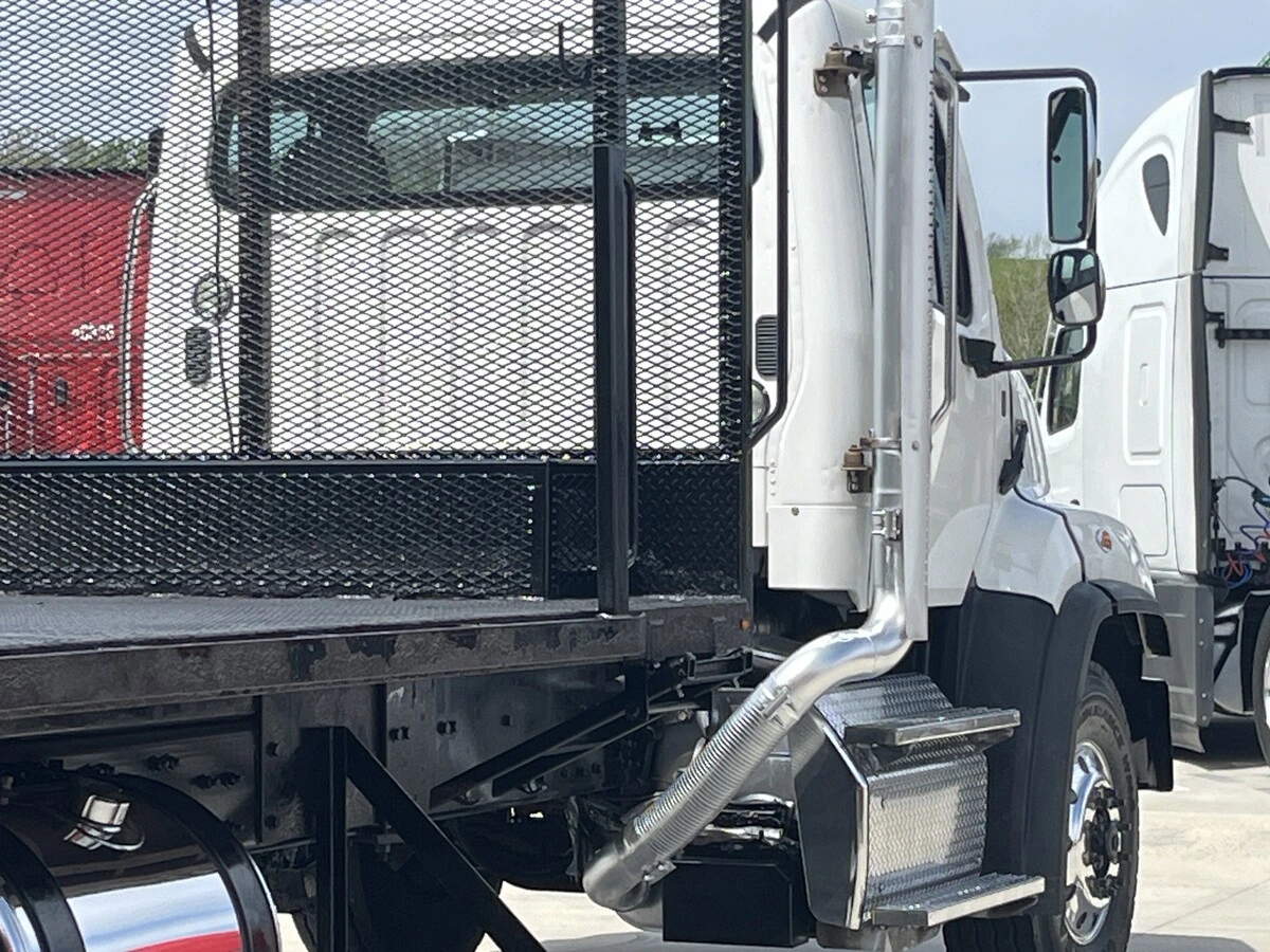 2017 Freightliner 114SD - image 8