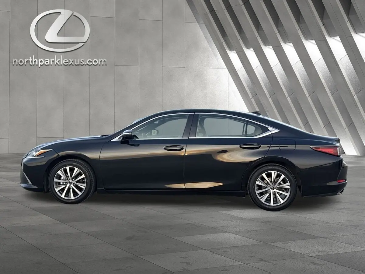 2020 Lexus ES 350's photo