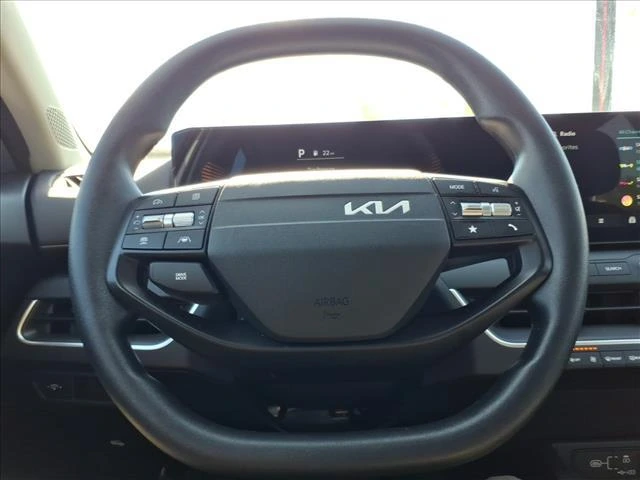 2025 Kia K4 LXS - Photo 17