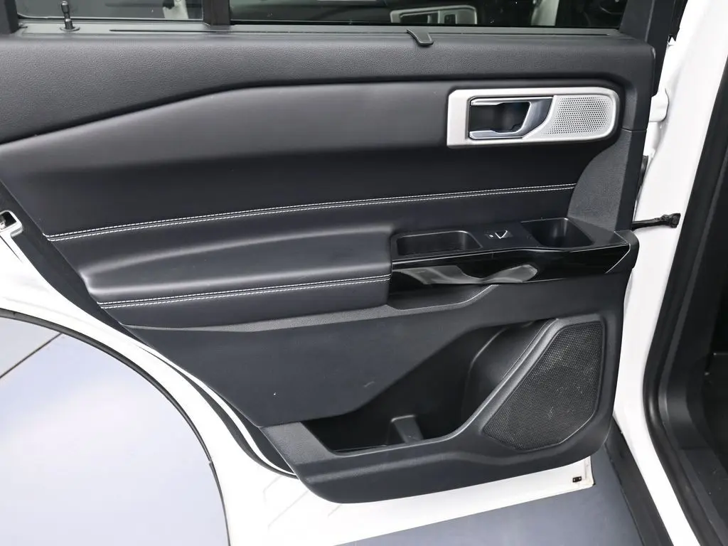 2021 Ford Explorer ST photo 11