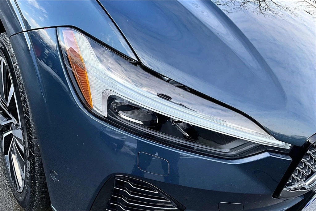 2023 Volvo - image 31