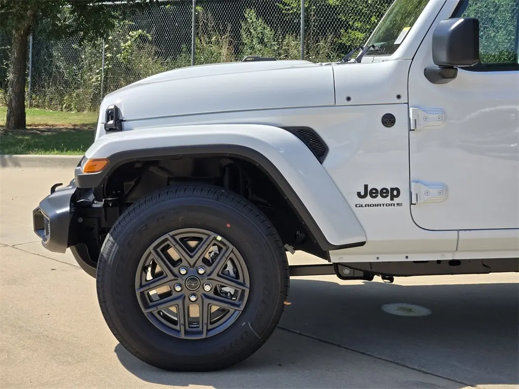 2025 Jeep Gladiator Sport photo 4