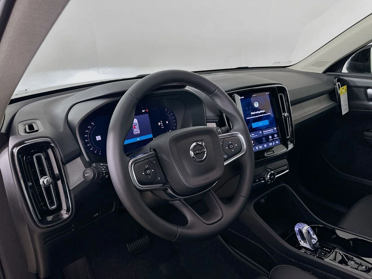 2026 Volvo XC40 Plus - Photo 33