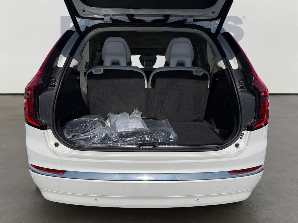 2026 Volvo - image 9