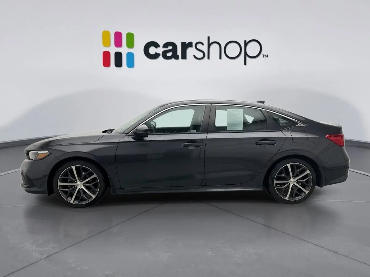 2022 Honda Civic Touring photo 2