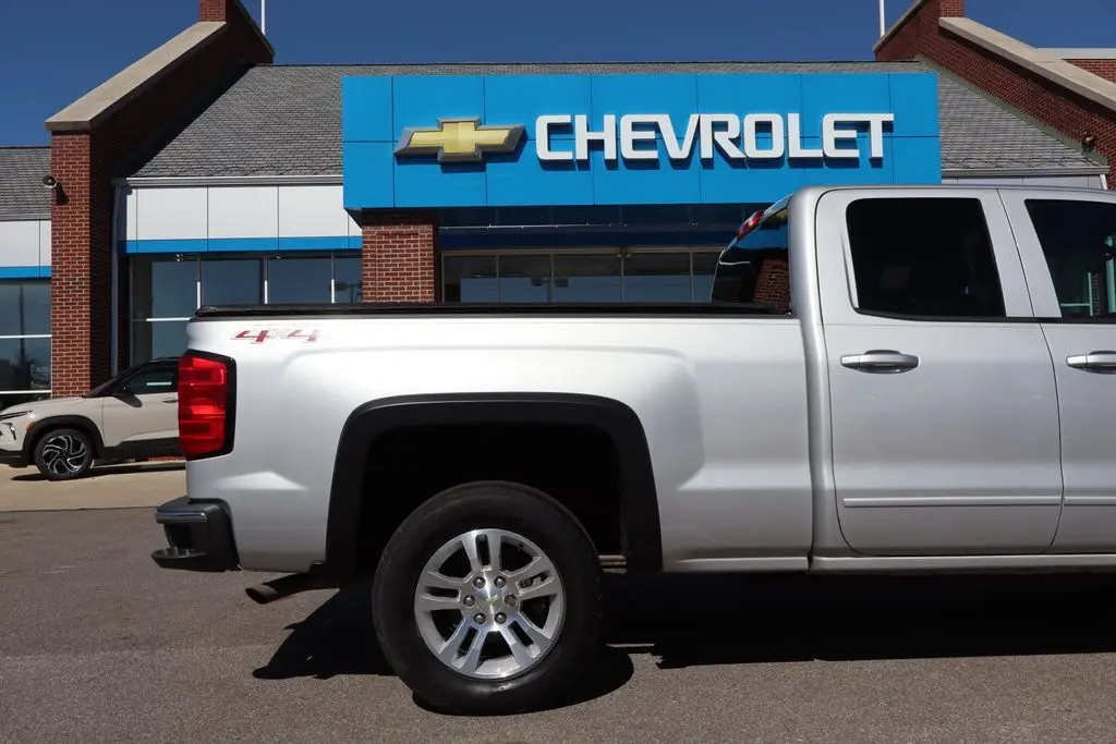 2015 Chevrolet Silverado LT photo 34