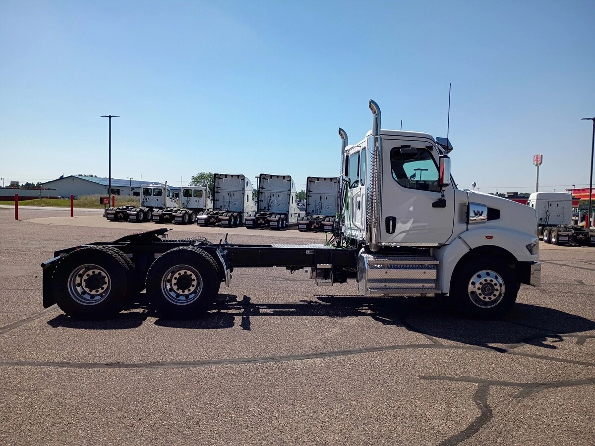 2027 Western Star 49X — photo 4