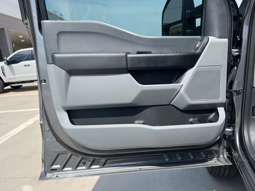 2025 Ford F-250 photo 10