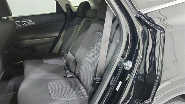 2025 Kia Sportage LX - Photo 25