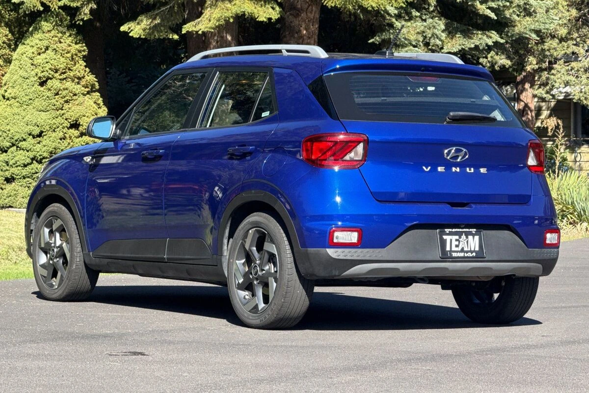 2025 Hyundai Venue SEL - Photo 6