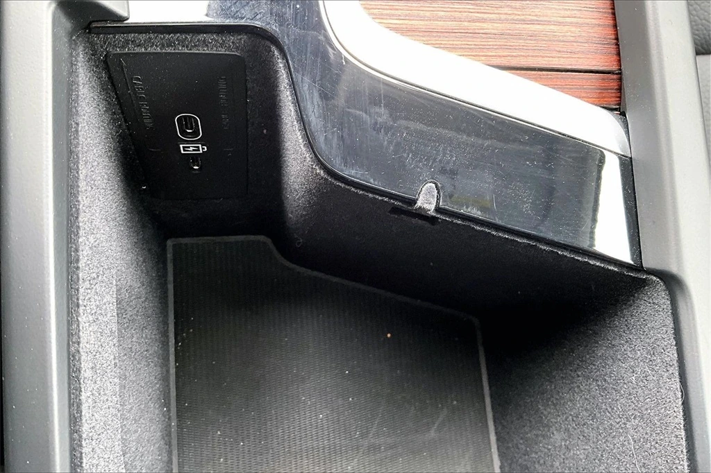 2023 Volvo - image 15