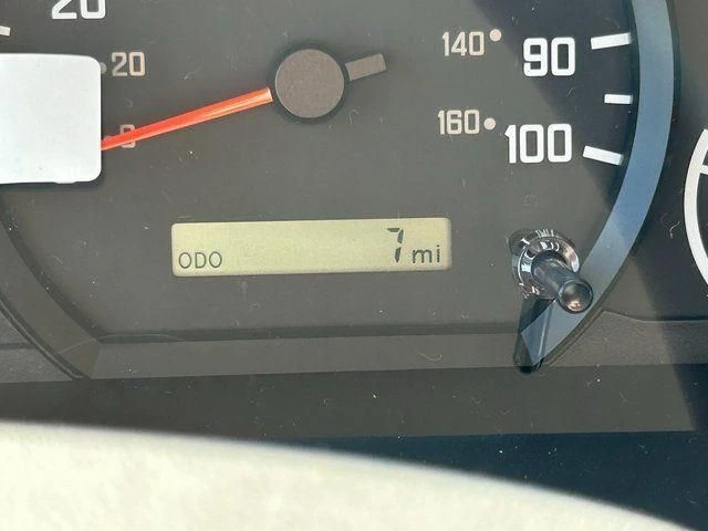 2024 Isuzu NPR - image 16