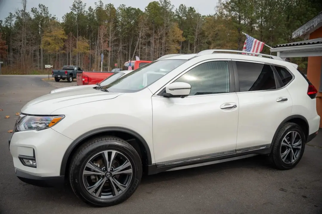 2017 Nissan Rogue SL photo 4