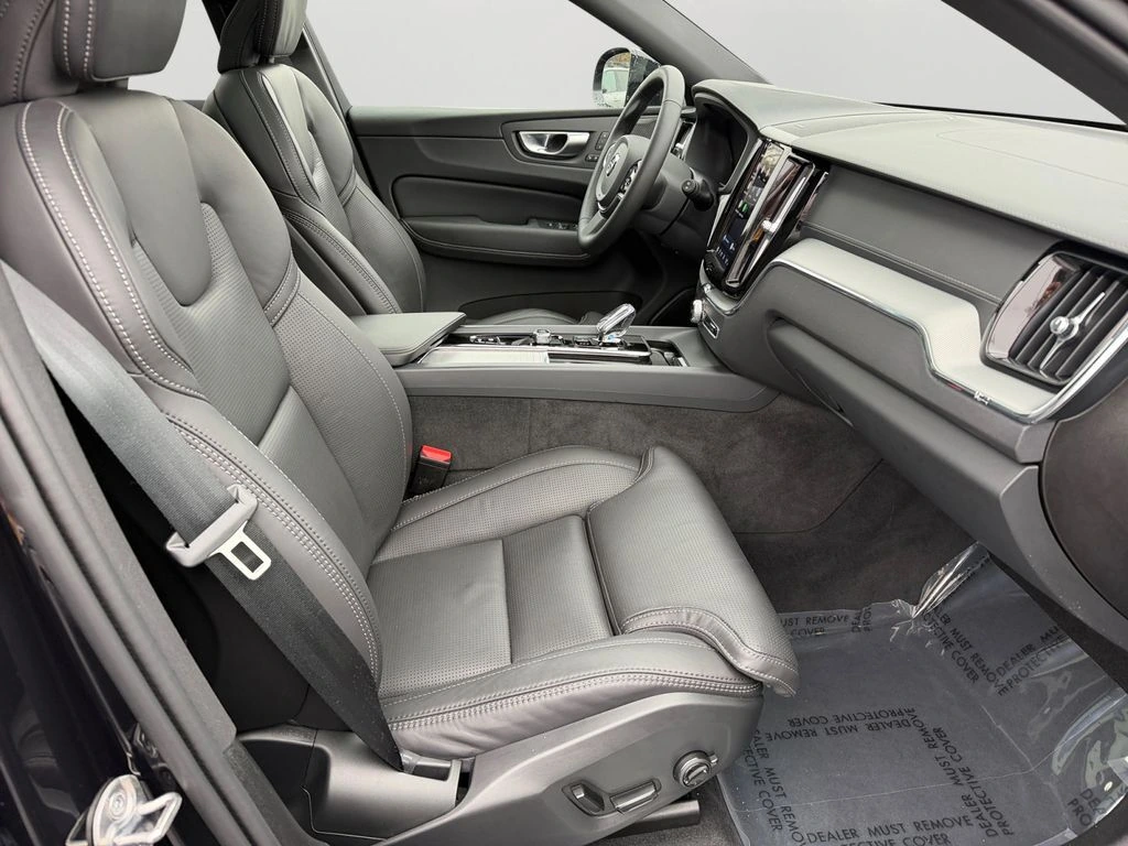 2024 Volvo - image 8