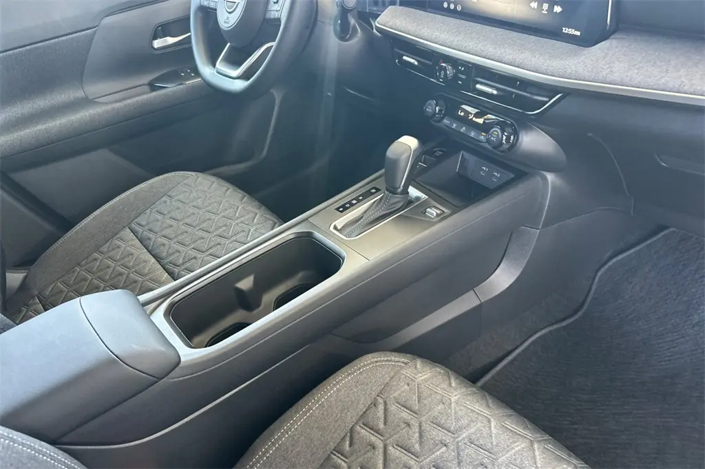 2026 Nissan Kicks SV photo 13