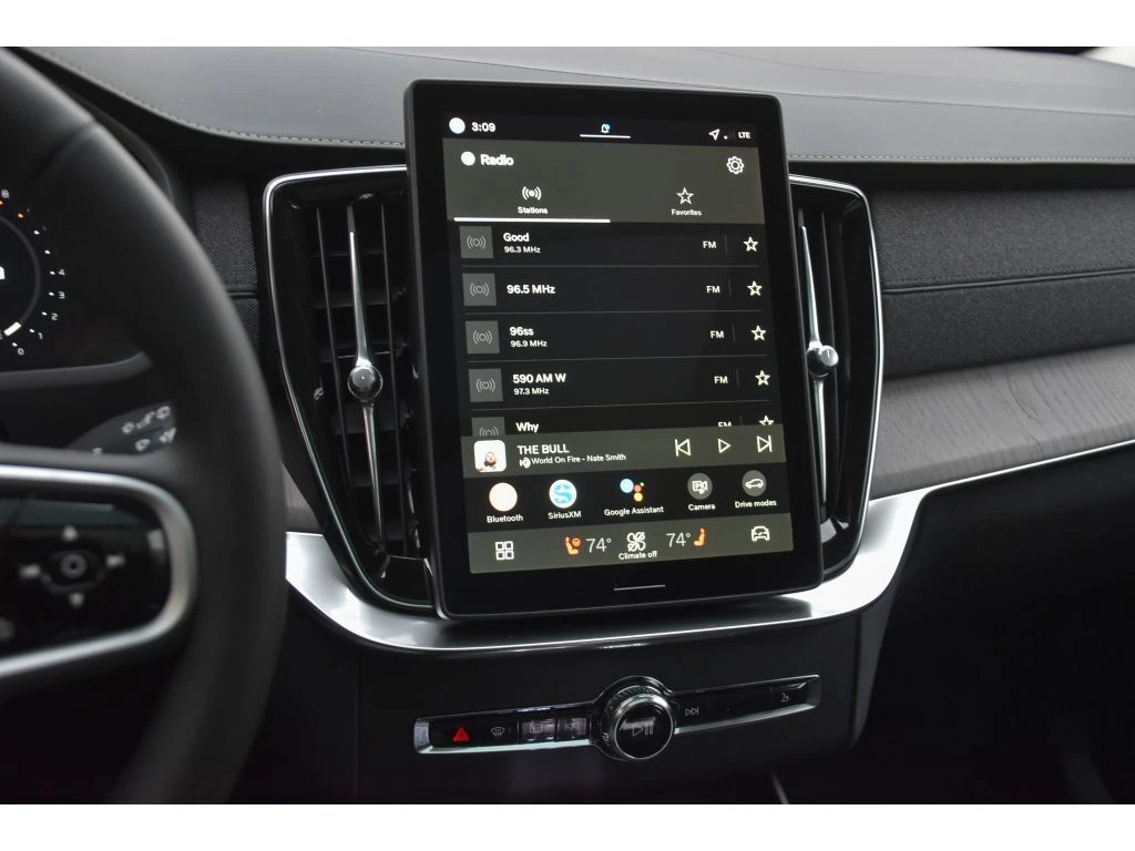 2026 Volvo - image 18