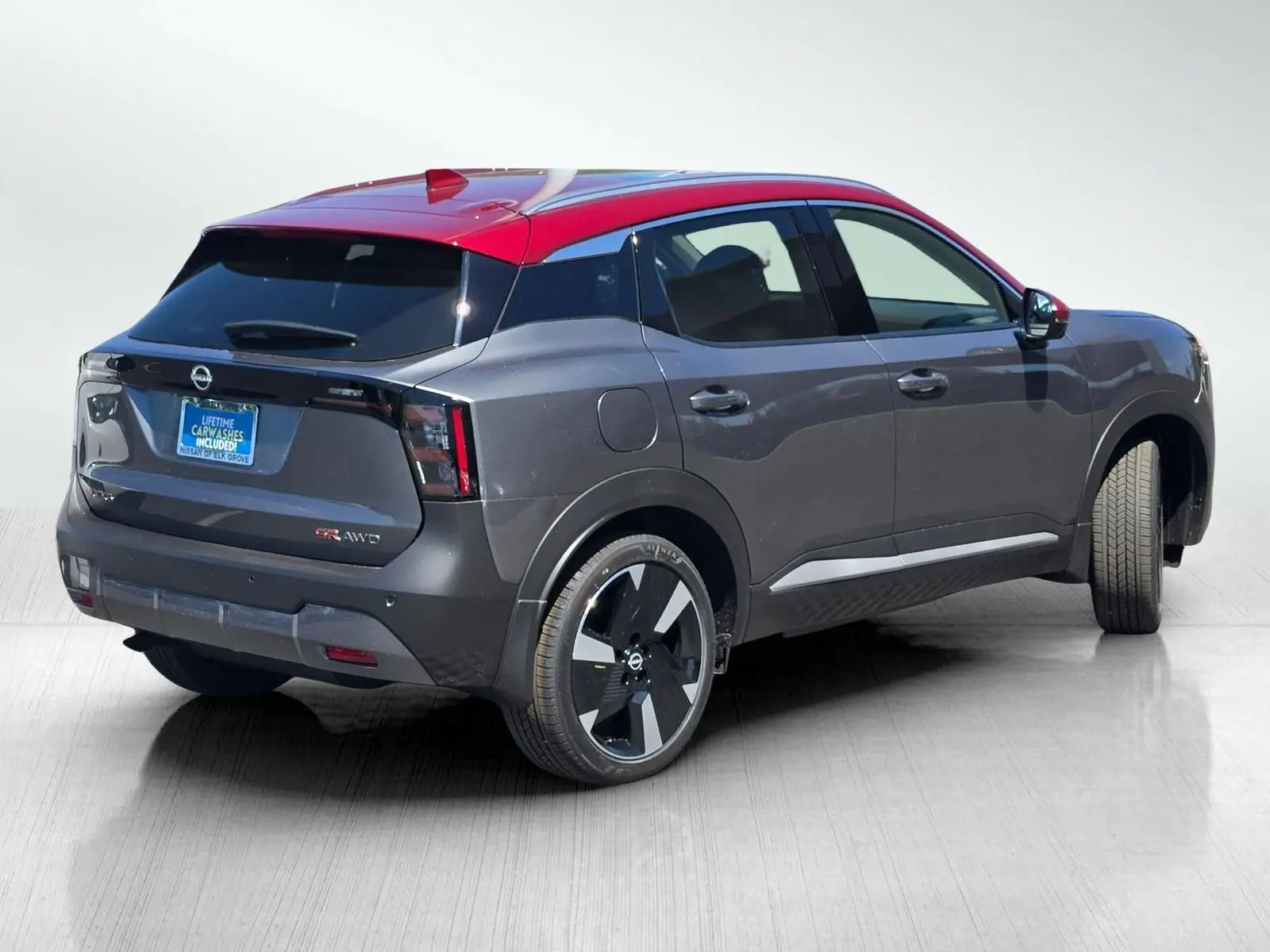 2025 Nissan Kicks SR photo 4
