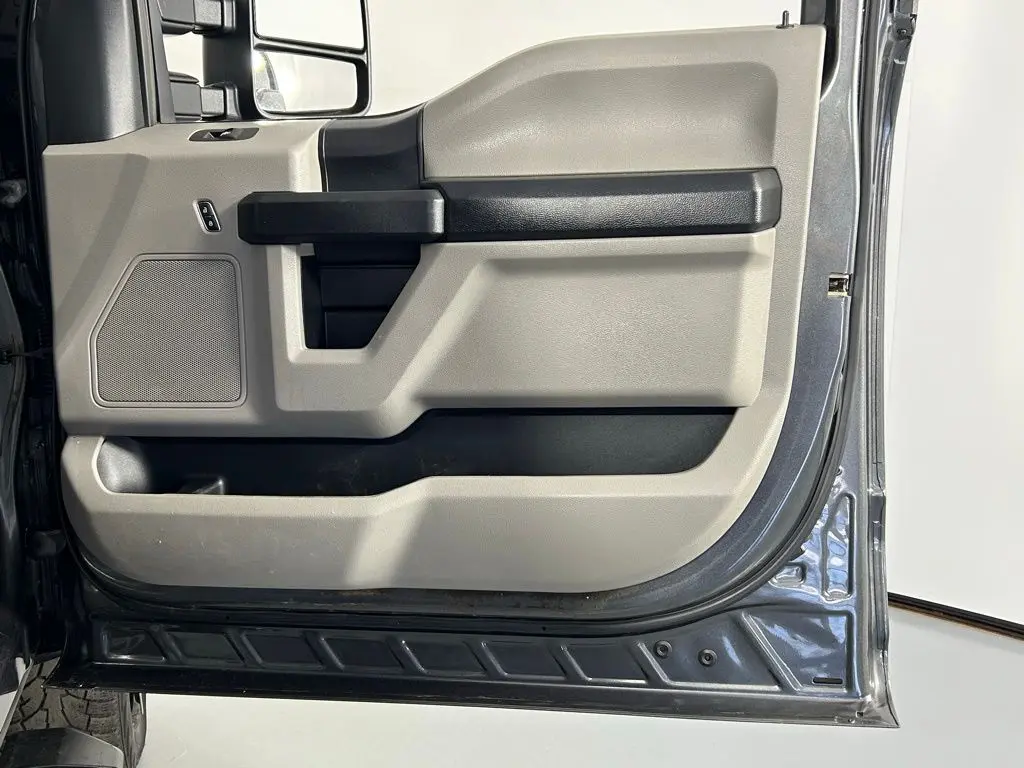 2020 Ford F-350 photo 9