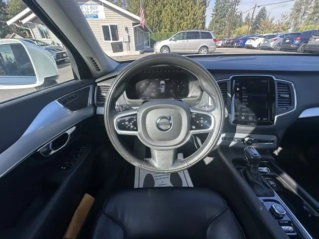 2018 Volvo XC90 T6 AWD Momentum photo 12