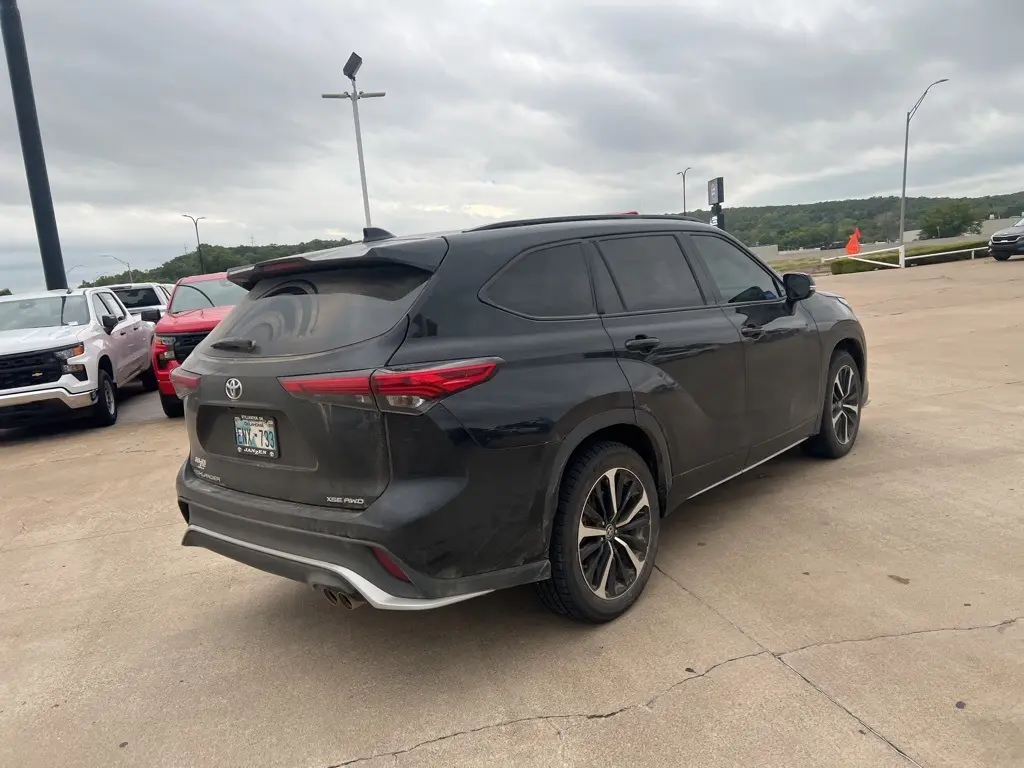 2021 Toyota Highlander XSE photo 11