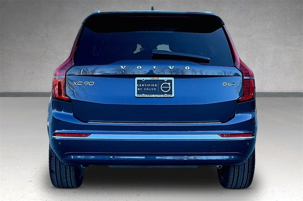 2026 Volvo - image 5