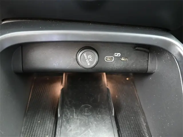 2024 Volvo XC40 Plus photo 20