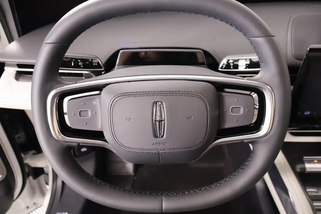 2026 Lincoln Nautilus Premiere photo 3