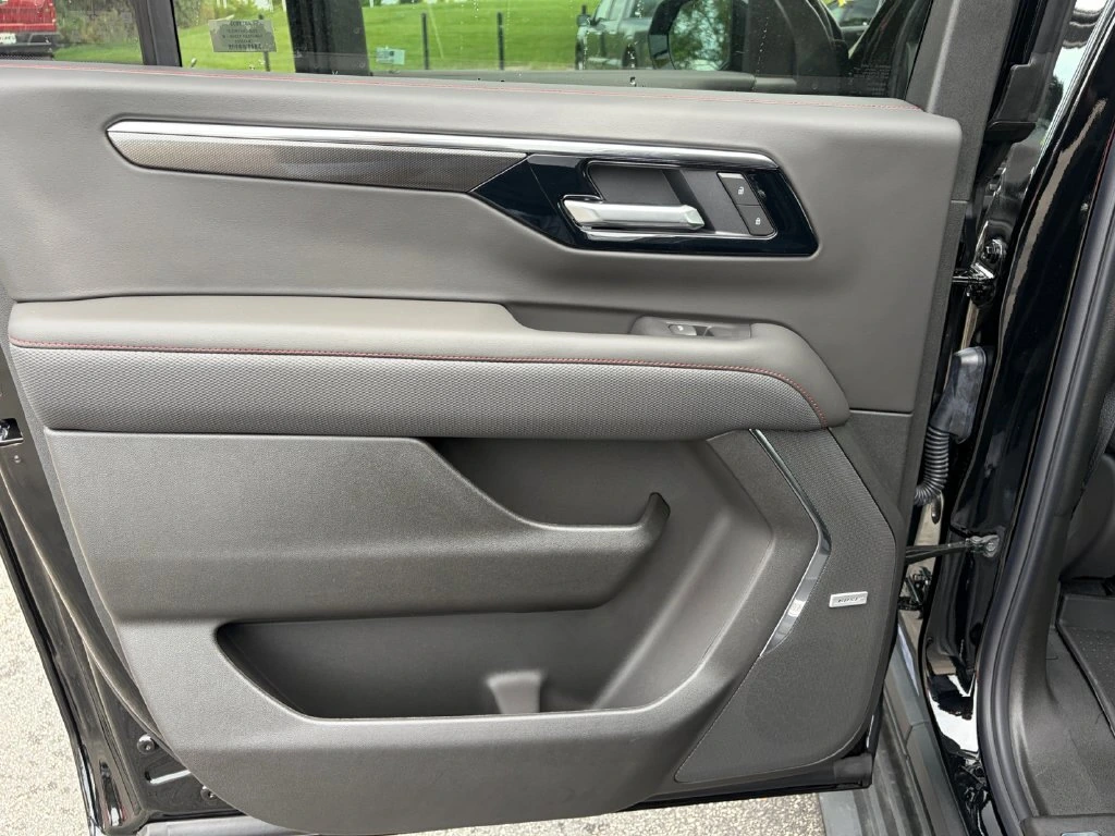 2026 Chevrolet Suburban RST - Photo 33