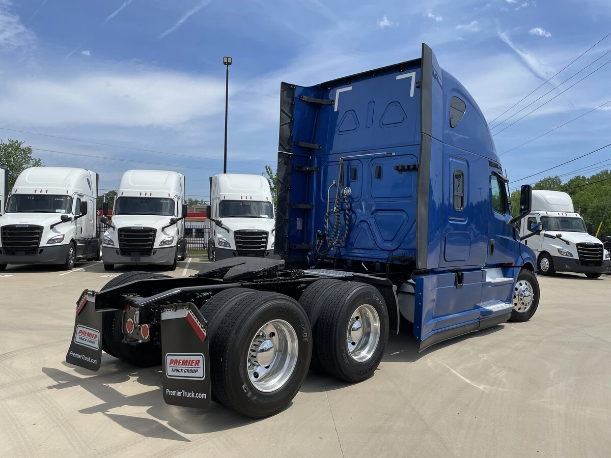2021 Freightliner Cascadia - image 7