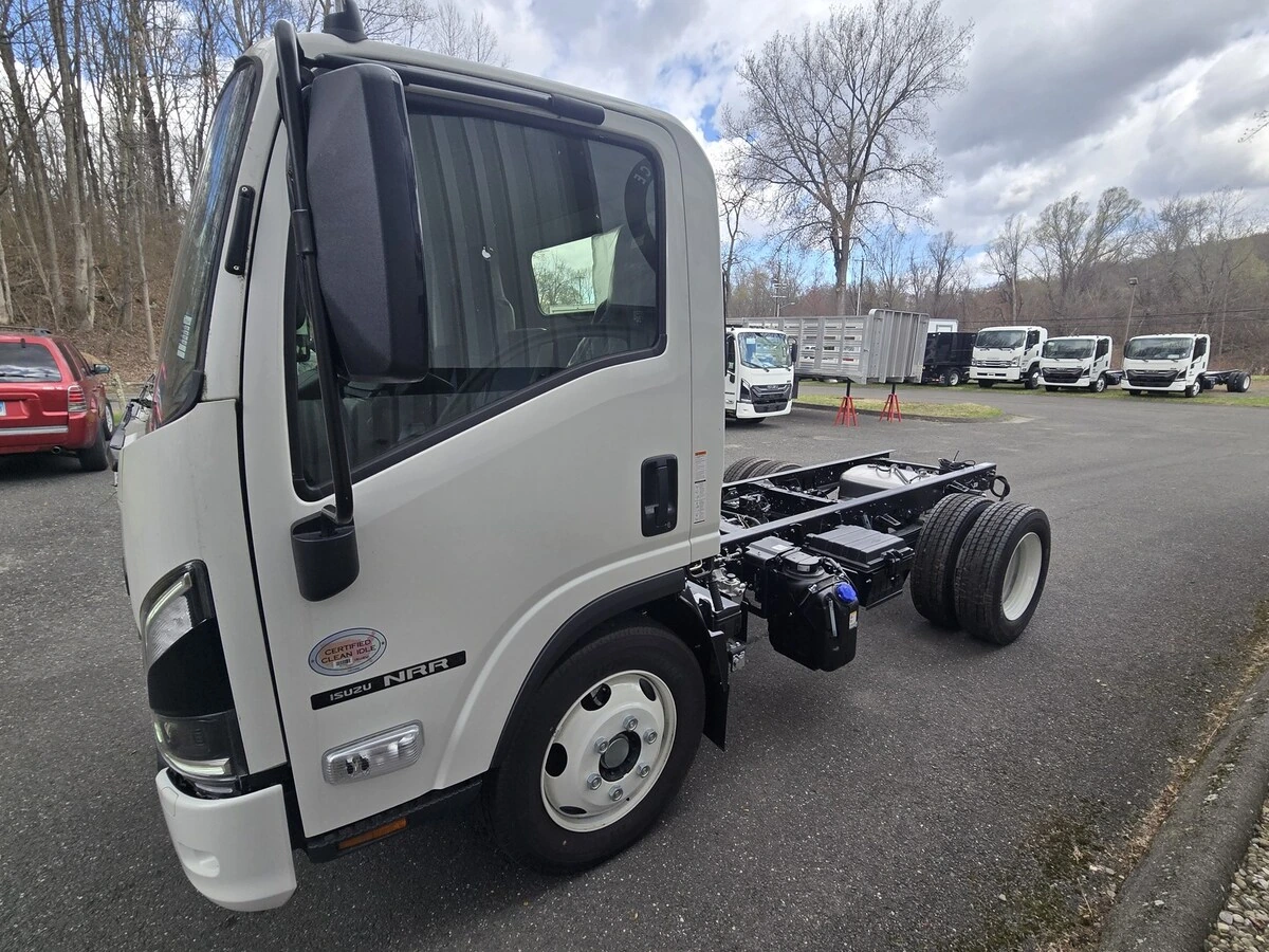 2025 Isuzu NRR in Union, NJ — photo 6
