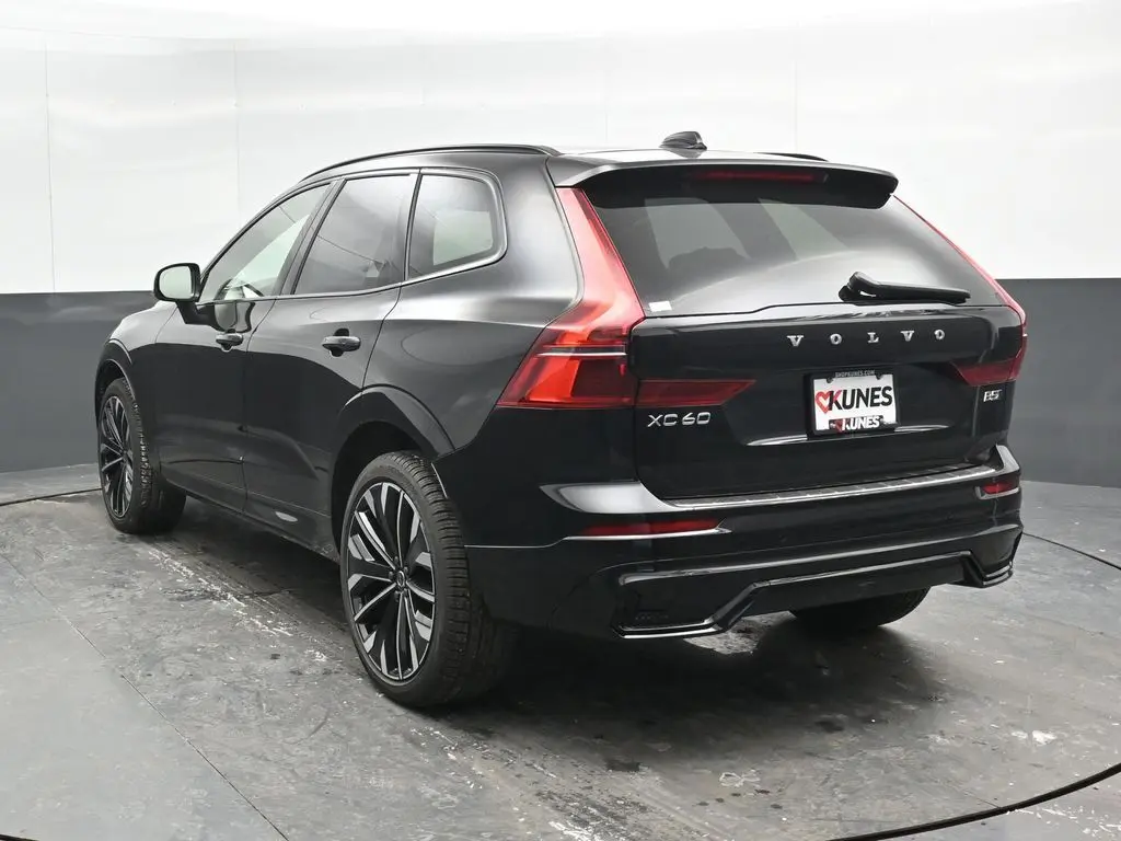 2026 Volvo - image 8