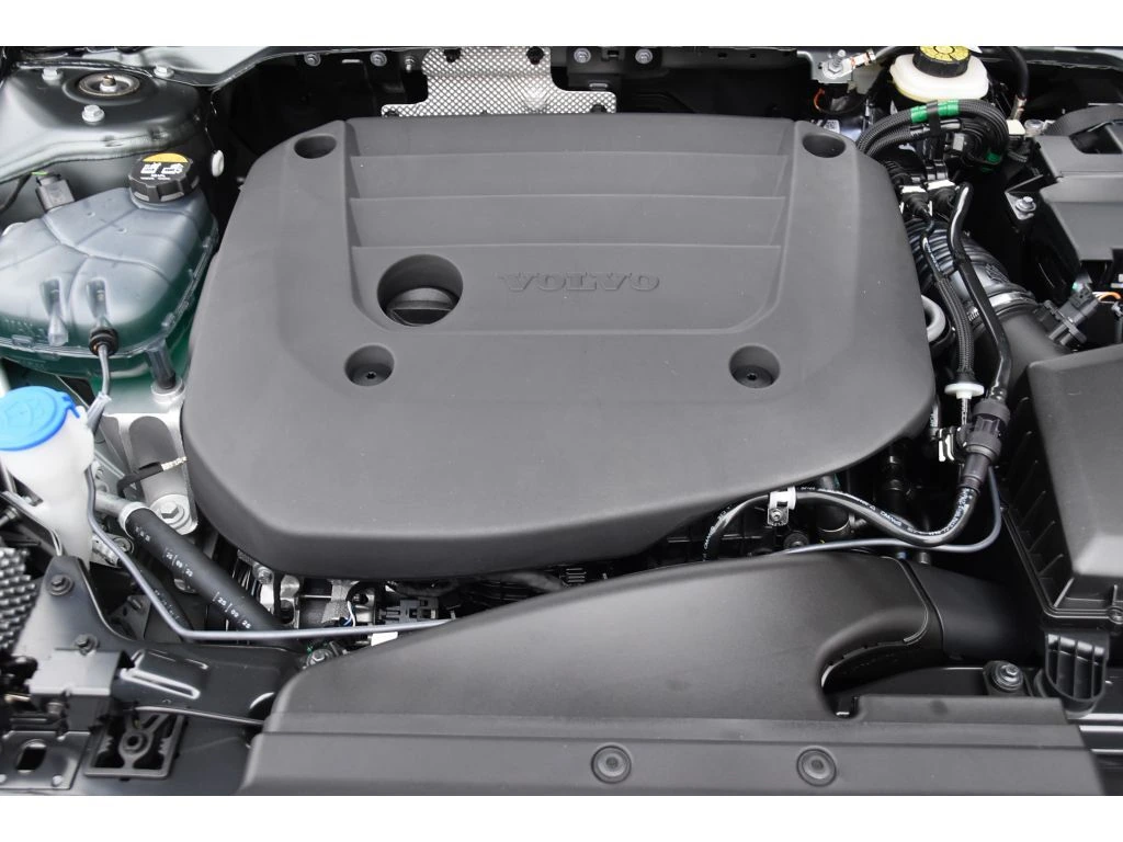 2026 Volvo - image 25