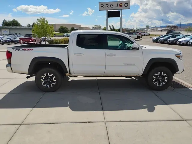 2018 Toyota Tacoma TRD Off-Road V6 photo 2
