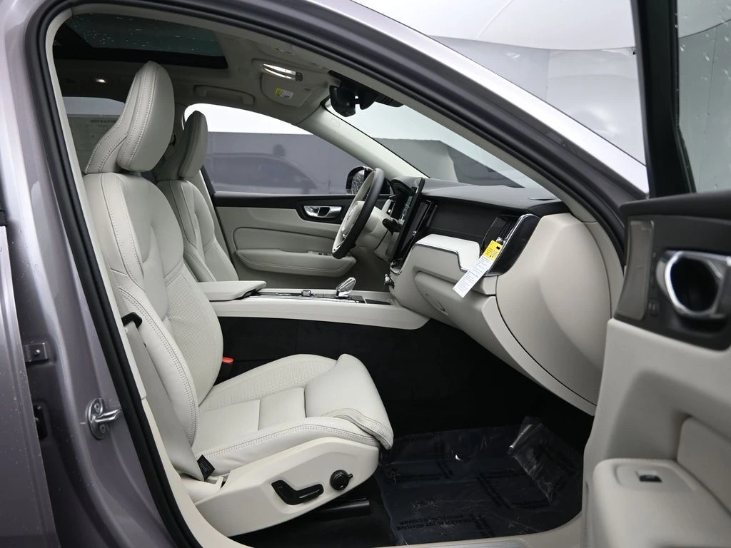 2026 Volvo - image 26